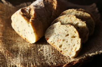 Máš doma starý chléb? Vyzkoušej 7 výborných receptů, jak ho využít!
