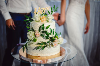 Barevný svatební dort: Vybrat červenou, zelenou nebo jinou barvu?