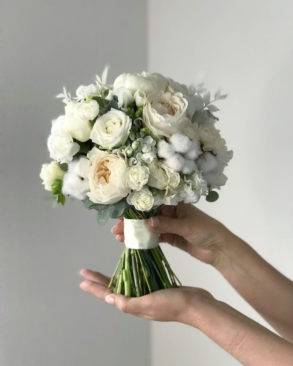 Kulatá svatební kytice bílá