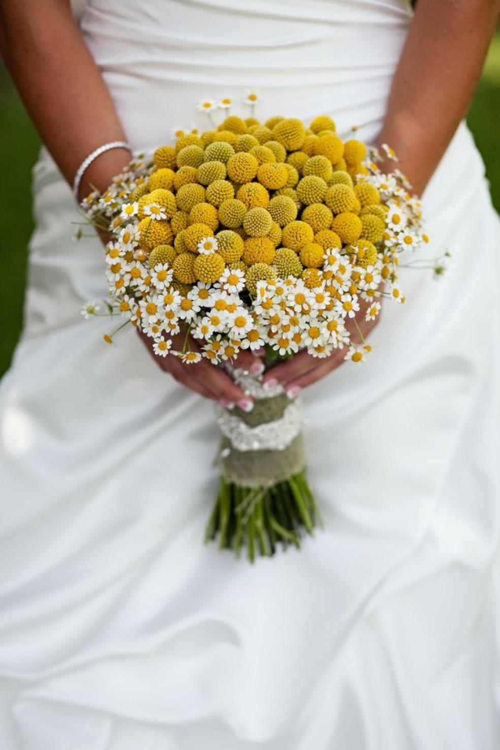 Kulatá svatební kytice žlutá